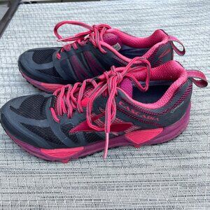 Brooks Cascadia 11‎ Womens Size 6 Gore-TexTrail Trial Running Shoes Black Pink